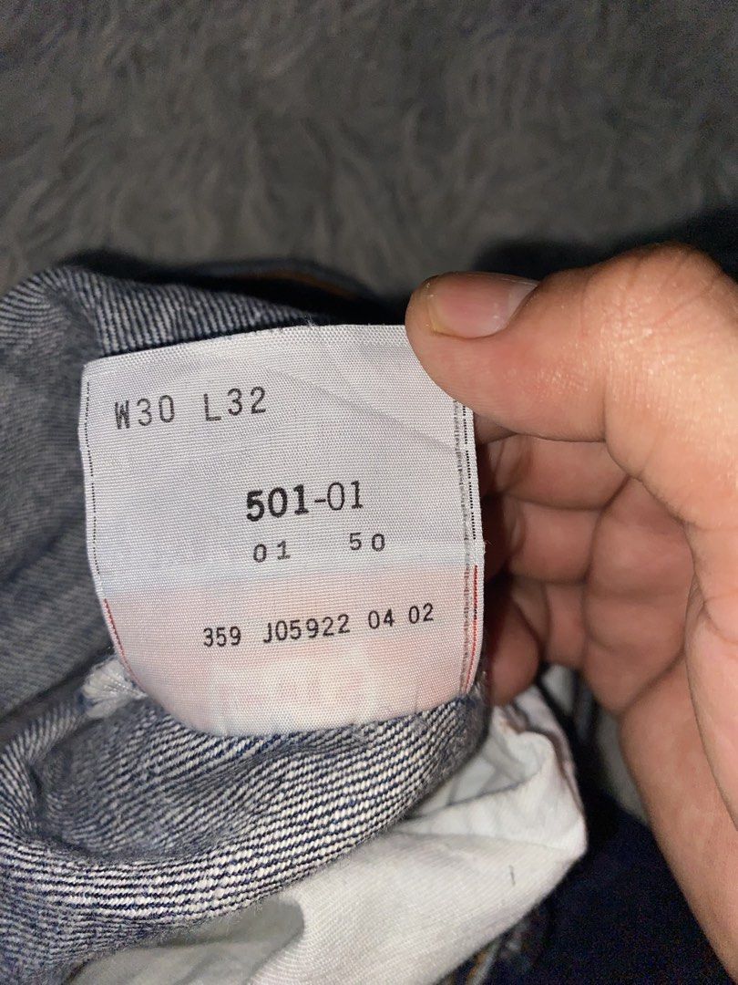 LEVIS 501 (Category: Jeans) located in Lantawan. Submitted by alfhadzrie23687 (Listing ID 1462151531, Image 3). Description: LEVIS 501 W30 L32 .
