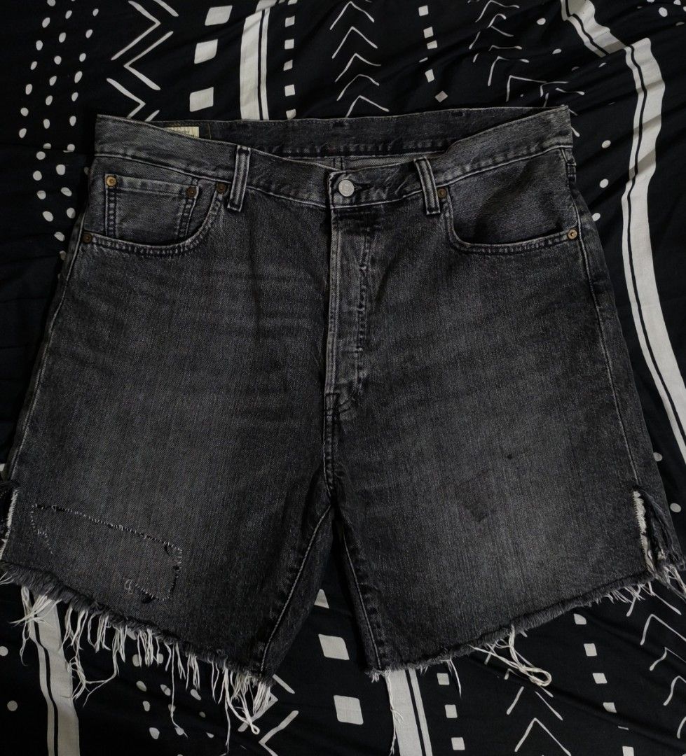 Levi's 501, 93 (Category: Shorts) located in Manila. Submitted by idelgarmentsssss (Listing ID 1462104380, Image 1). Description: for sale levi's 501 93 waist 38 issue seen in pic 650+sf okay pa for daily wear.