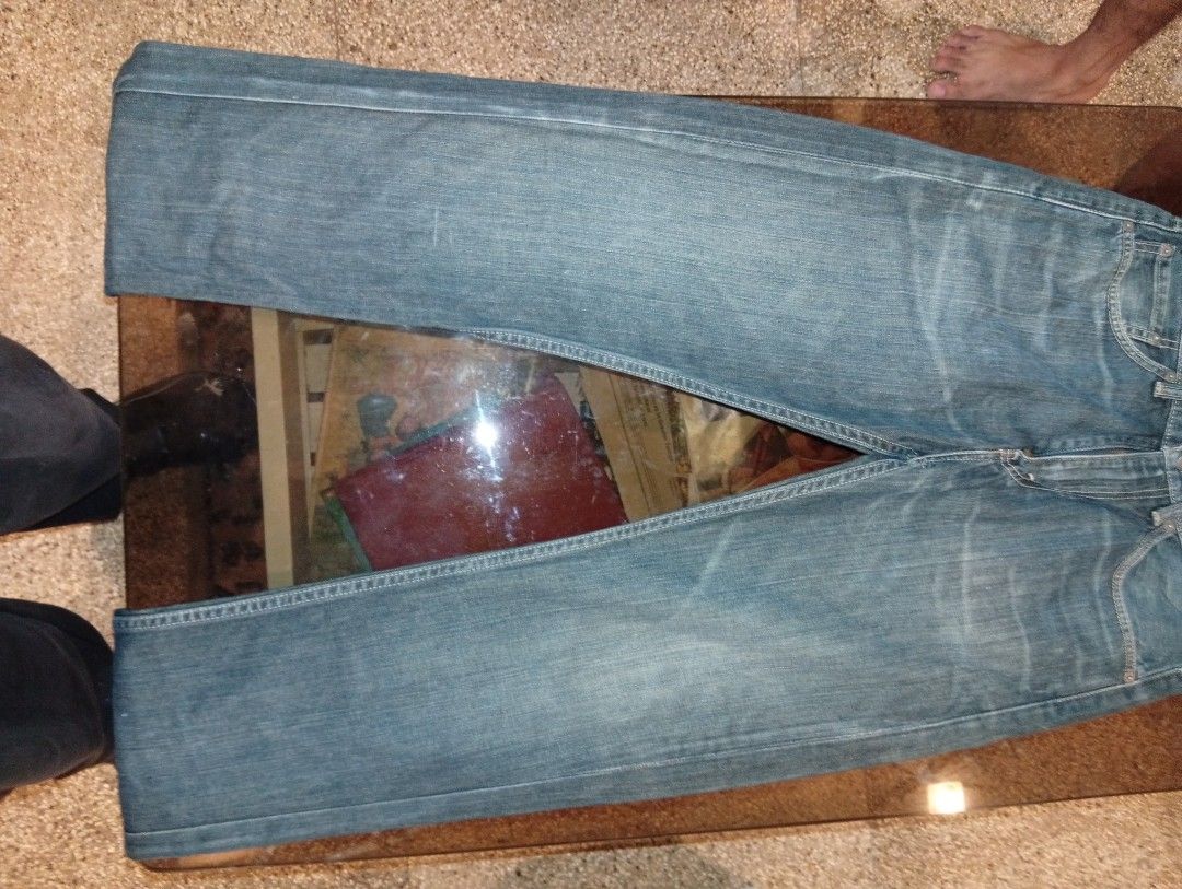 Levi's 505 Jeans W31 L32 (Category: Jeans) located in Manila. Submitted by cihkrose.12 (Listing ID 1462051153, Image 1). Description: Levi’s 505 Jeans – Almost New Condition Size: W31 L32 Regular/Straight fit Clean medium-light blue wash Leather patch still clear and intact Looks barely used / almost new Made in Mexico Very clean and well-maintained. Soft denim and ready to wear. Measurements available upon request. Shipping fee to be shouldered 