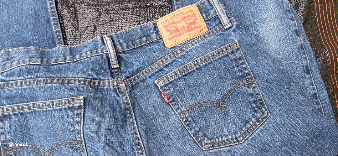 Levi's 514 (Category: Jeans) located in Baguio. Submitted by minimotors164 (Listing ID 1462202772, Image 2). Description: Levi’s 514 W34 L34 on tag (Check photos for size reference) 100% Cotton Made in Mexico Excellent used condition .