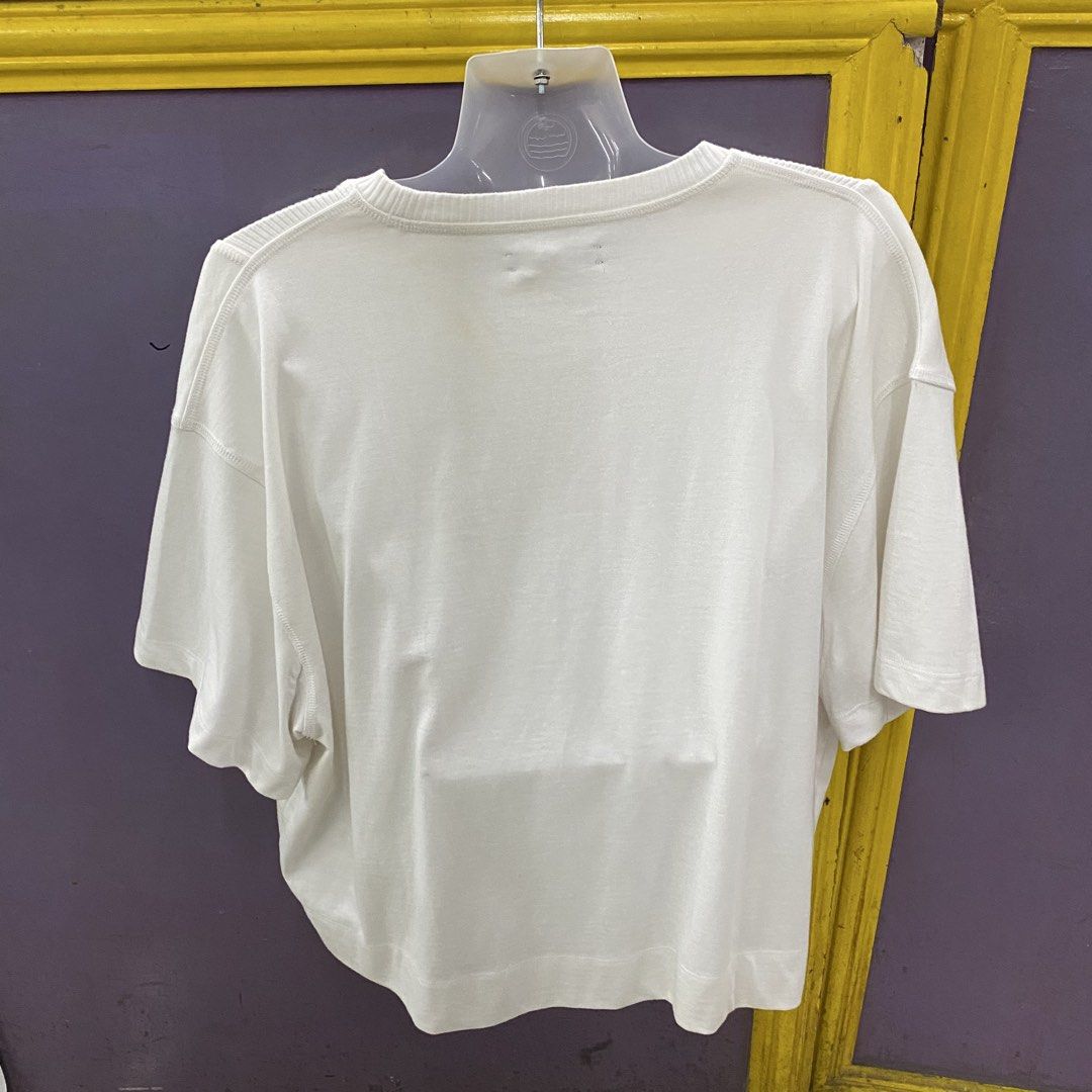 Levi's Made & Crafted White Ribbed Panel Short Sleeve Top (Category: Blouses) located in Imus. Submitted by kingbhatsdrygoods (Listing ID 1462140229, Image 2). Description: KingBhats HUB Please read below before inquiring or making a purchase. ✨ 👕 ITEM DETAILS (Inches): • Shoulder: 24 • Width: 27 • Length: 24 • Flaws/Issues: need wash 📌 ORDER & PAYMENT RULE: • First to pay, first served. No reservations. • Payment must be fully processed and ve