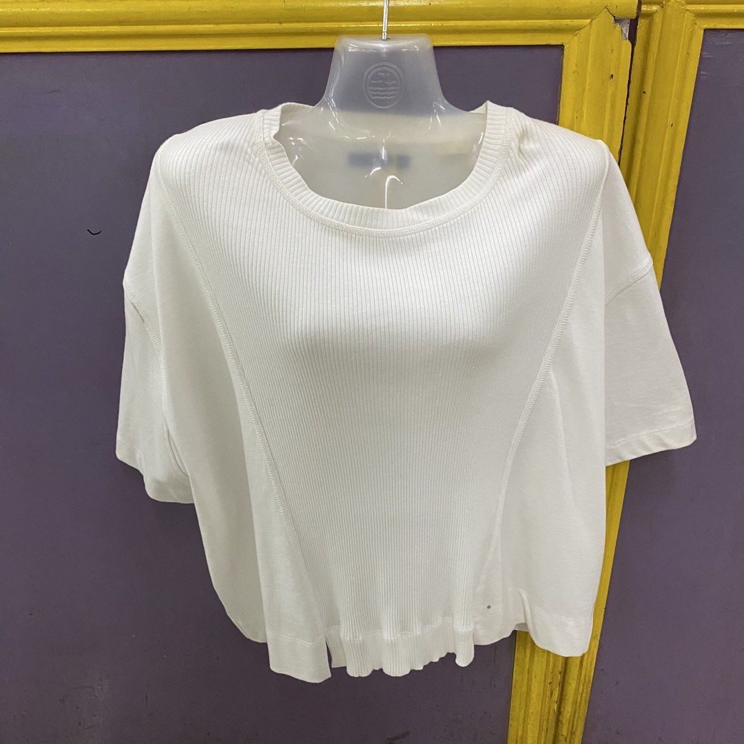 Levi's Made & Crafted White Ribbed Panel Short Sleeve Top (Category: Blouses) located in Imus. Submitted by kingbhatsdrygoods (Listing ID 1462140229, Image 1). Description: KingBhats HUB Please read below before inquiring or making a purchase. ✨ 👕 ITEM DETAILS (Inches): • Shoulder: 24 • Width: 27 • Length: 24 • Flaws/Issues: need wash 📌 ORDER & PAYMENT RULE: • First to pay, first served. No reservations. • Payment must be fully processed and ve
