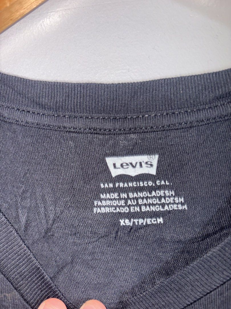 Levi’s ladies t-shirt (Category: Shirts) located in General Santos City (Dadiangas). Submitted by a.rt.eyes (Listing ID 1462074636, Image 3). Description: Size xs on tag for women Dimension width 17 length 25 stretchable Excellent condition with no issues Color rate 9/10, color may vary due to lighting Authentic Location general santos city, Mindanao .