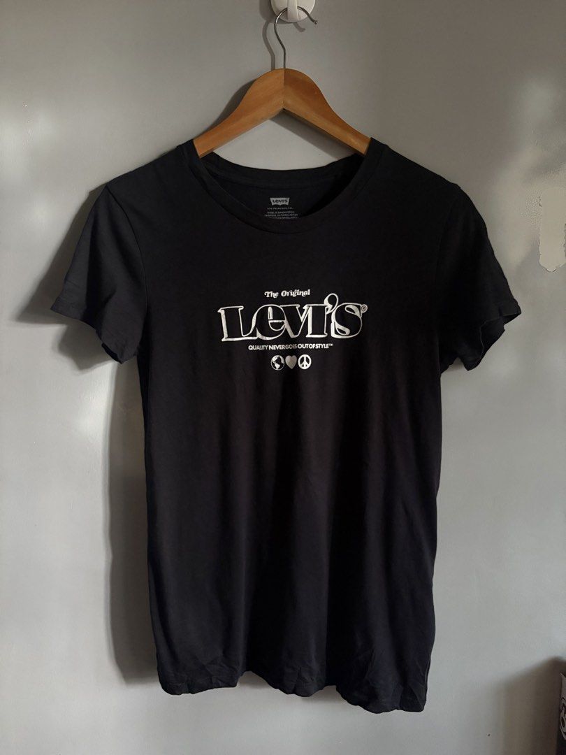 Levi’s ladies t-shirt (Category: Shirts) located in General Santos City (Dadiangas). Submitted by a.rt.eyes (Listing ID 1462074636, Image 1). Description: Size xs on tag for women Dimension width 17 length 25 stretchable Excellent condition with no issues Color rate 9/10, color may vary due to lighting Authentic Location general santos city, Mindanao .
