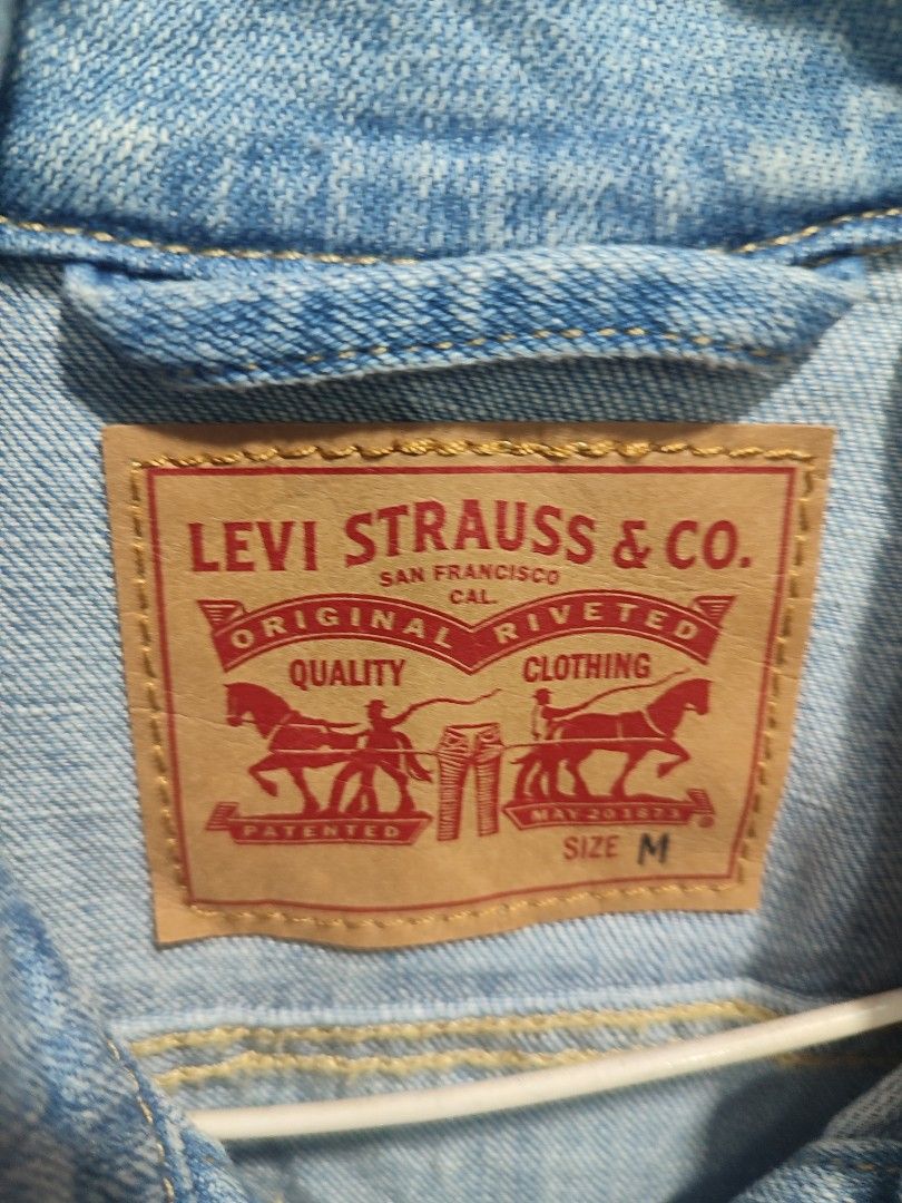 Levi's Light Wash Denim Trucker Jacket Women 18x21 dimes (Category: Coats, Jackets and Outerwear) located in Manila. Submitted by momofunodos (Listing ID 1462105238, Image 2). Description: ALL ITEMS ARE PRE-LOVED ✅Bale source. ✅Ukay thrifted. ✅Manage your expectations these are ukay.( dont expect crispy as new) ✅ Colors may different in person due to camera lens and lights. ✅ There's a sign of usage in every item ✅ Small stain washable stain are 