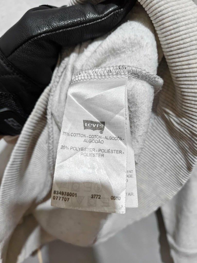 LEVIS PULLOVER JACKET (Category: Coats, Jackets and Outerwear) located in Muntinlupa City. Submitted by nofame12 (Listing ID 1462162470, Image 3). Description: PLEASE CHECK THE DETAILS OF THE ITEM ON FIRST PHOTO. LOCATION - SUCAT MUNTINLUPA CITY.