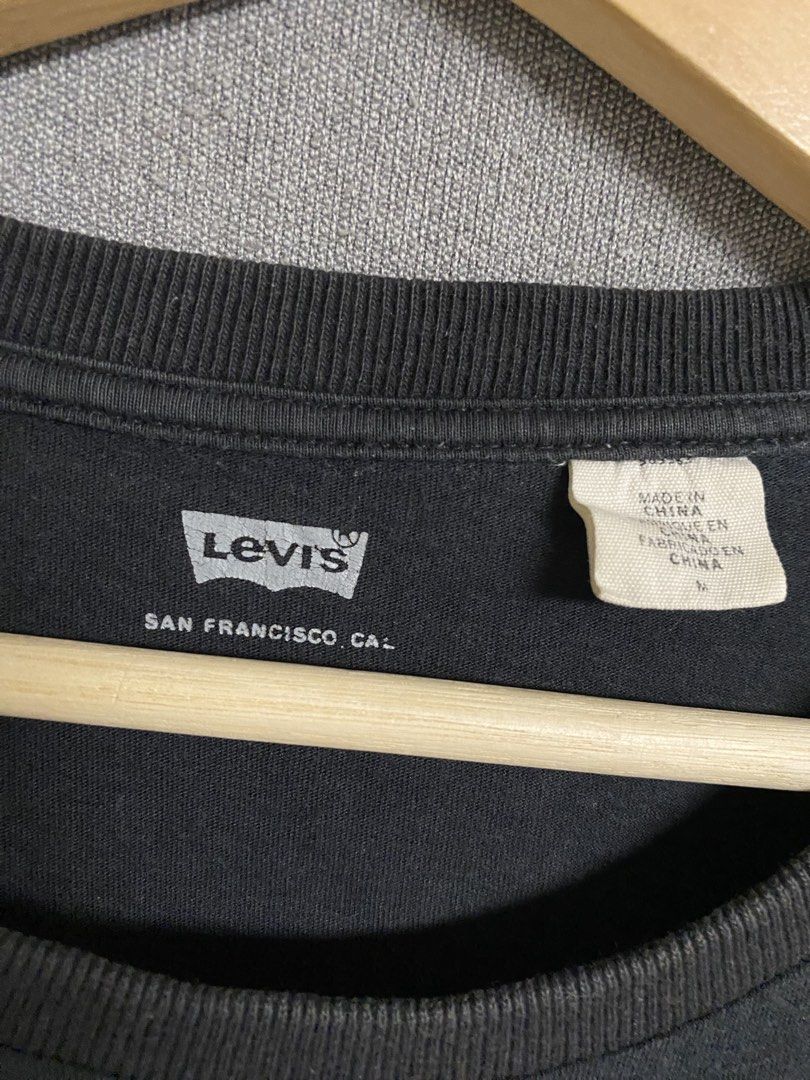 LEVIS SHIRT (Category: Tshirts & Polo Shirts ) located in Cabuyao City. Submitted by ukaythriftshirt (Listing ID 1462133179, Image 3). Description: LEVIS SHIRT GOOD CONDITION NAVY BLUE LARGE DIMES 20-27.5 COLOR RATE 8.5/10 NO ISSUE COLOR RATE ONLY - 299.