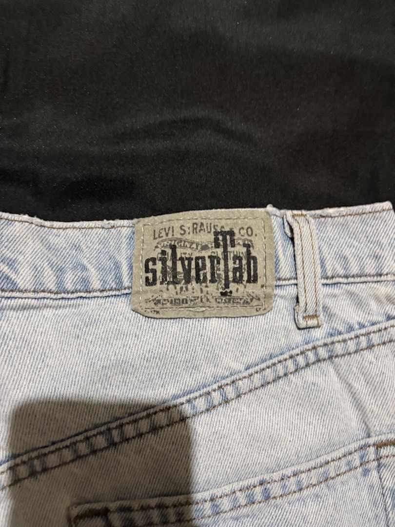 Levis Silvertab Jorts (Category: Shorts) located in Batangas. Submitted by arbyyyyy (Listing ID 1462180981, Image 3). Description: Levis Silvertab Jorts Light Wash 34 on tag W: 34 in L: 19.5 in H: 12 in.
