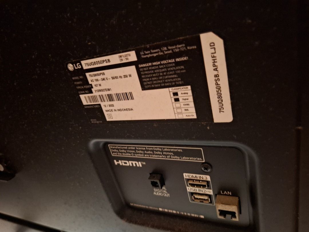 LG 75 inch UHD 4k TV with broken LCD panel from inside (Category: TV) located in Mandaluyong City. Submitted by hitarora (Listing ID 1462047825, Image 2). Description: Purchased in 2023 and not used much may be screen time is less than 1000 hours and just accidentally lcd panel from inside got broken and needs replacement..