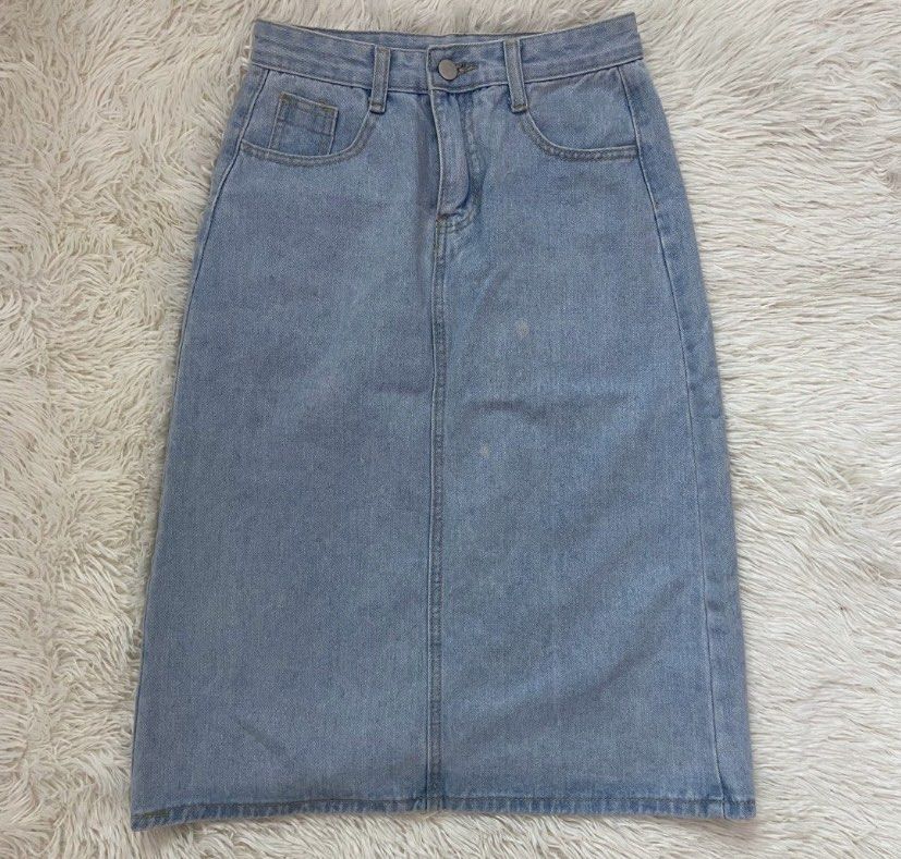 Light Denim Midi Skirt (Category: Skirts) located in Baliuag. Submitted by lovedbykirsh (Listing ID 1462073430, Image 1). Description: .