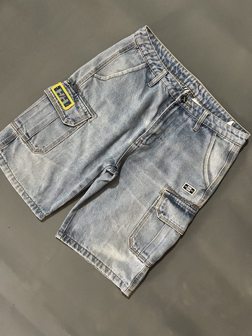 Light Wash Denim Cargo Shorts (Category: Shorts) located in Manila. Submitted by thevaultco.ph (Listing ID 1462146343, Image 3). Description: Waist: 32 Length: 21 Leg Open: 10.