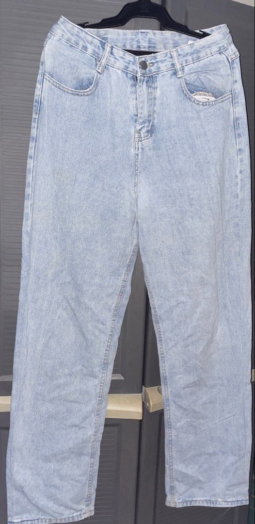 Light Wash Denim Jeans (Category: Jeans) located in Quezon City. Submitted by cailyfinds (Listing ID 1462115644, Image 2). Description: - waist: 28 inch -length: 40 1/2 inch -soft denim .