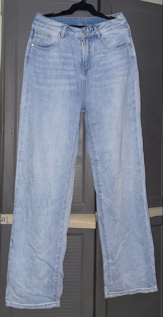Light Wash Wide Leg Jeans (Category: Jeans) located in Quezon City. Submitted by cailyfinds (Listing ID 1462119459, Image 2). Description: - waist: 28 inch -length: 43 inch - soft denim.