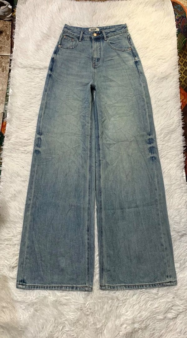 Light Wash Wide Leg Jeans (Category: Jeans) located in Caloocan City. Submitted by emmalizz (Listing ID 1462213618, Image 1). Description: - Light wash denim jeans - High-waisted with a trendy wide-leg silhouette - Classic five-pocket styling - Secure button and zip fly closure - Super comfy and stylish for everyday wear - Effortlessly pairs with any top for a casual look.