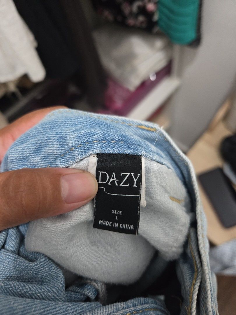 Lightwashed Denin Pants - Dazy (Category: Jeans) located in Agoncillo. Submitted by ariannacvii (Listing ID 1462062240, Image 2). Description: 👖 Pre-Loved Lightwashed Denin Pants — ₱350 Decluttering my wardrobe and letting go of this pre-loved piece! 🤍 • Size: L • Brand: Dazy (SheIn) • Condition: Like New • Price: ₱350 Easy to style and perfect for everyday wear! ✨ 📌 IMPORTANT NOTE: Some of my clothes have been stored and unused for quite some