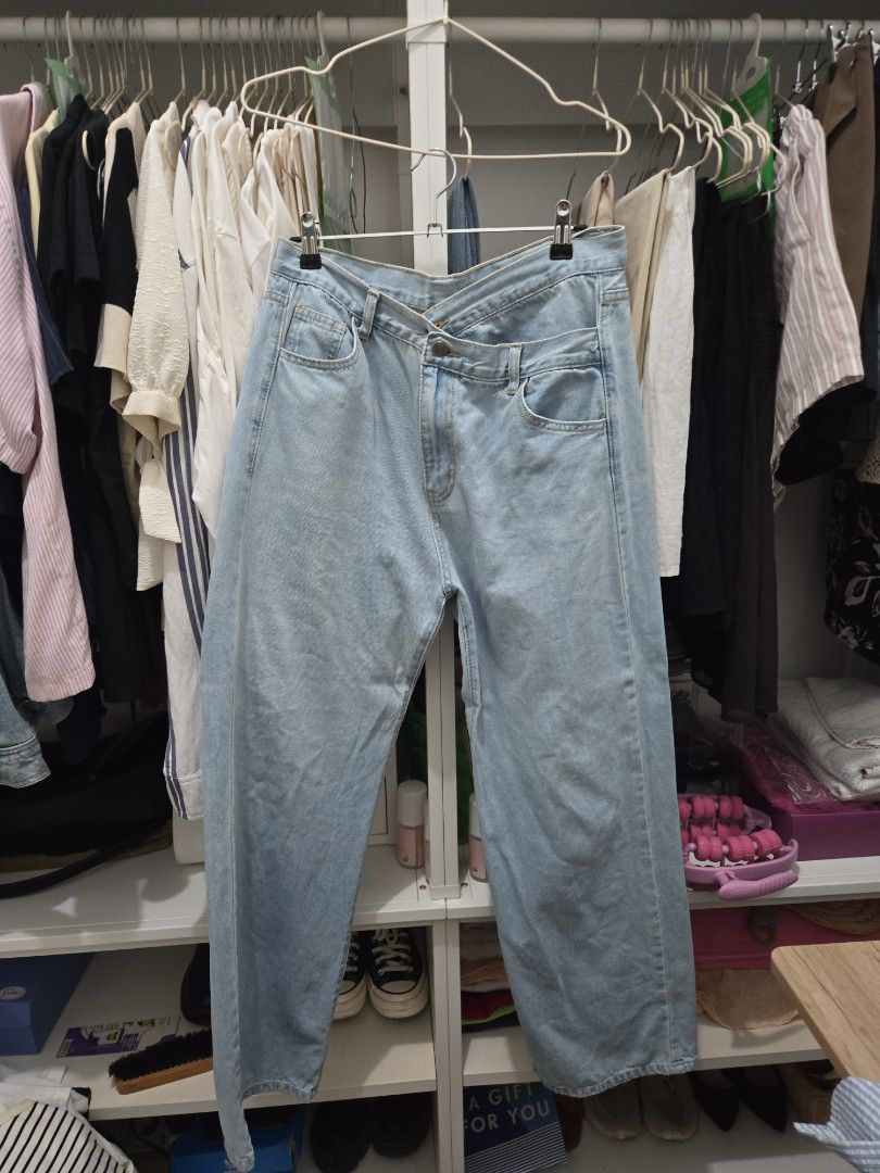 Lightwashed Denin Pants - Dazy (Category: Jeans) located in Agoncillo. Submitted by ariannacvii (Listing ID 1462062240, Image 1). Description: 👖 Pre-Loved Lightwashed Denin Pants — ₱350 Decluttering my wardrobe and letting go of this pre-loved piece! 🤍 • Size: L • Brand: Dazy (SheIn) • Condition: Like New • Price: ₱350 Easy to style and perfect for everyday wear! ✨ 📌 IMPORTANT NOTE: Some of my clothes have been stored and unused for quite some