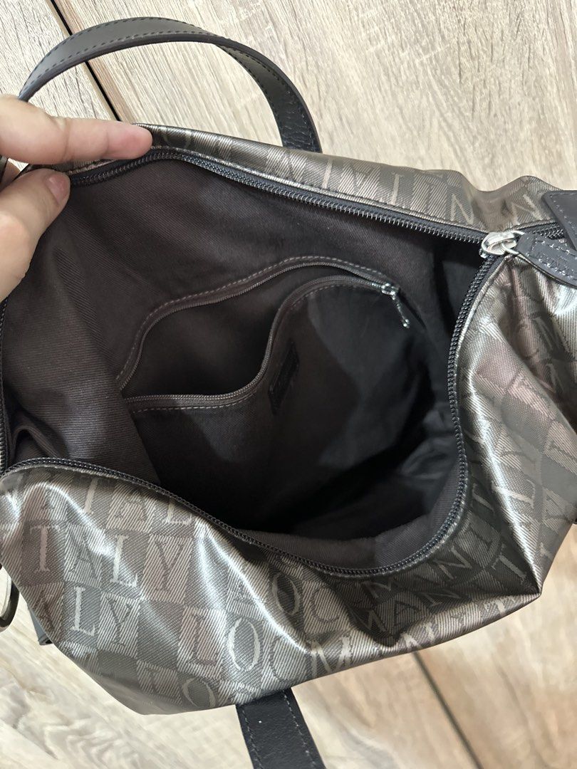 Locman Italy Bag (Category: Shoulder Bags) located in Marikina City. Submitted by lad_23 (Listing ID 1462110152, Image 2). Description: .