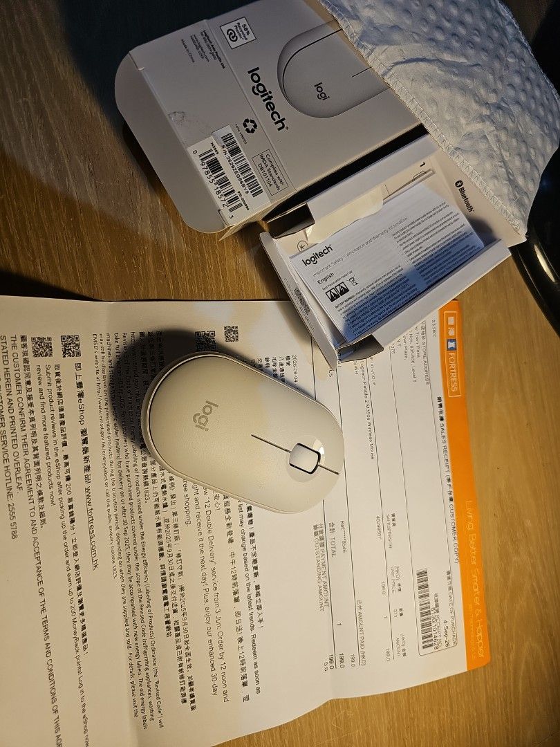 Logitech Pebble Mouse 2 M350s （分類：電腦滑鼠及相關產品）位於 Hong Kong。 由 fiercedragon_4 提交（商品編號 1462206973，圖片 2）。簡介： Used once. Selling because the mouse can't perform the gestures you can on trackpad on macbooks. Bought it very recently with receipt and packaging. Feel free to test it during meet up.。