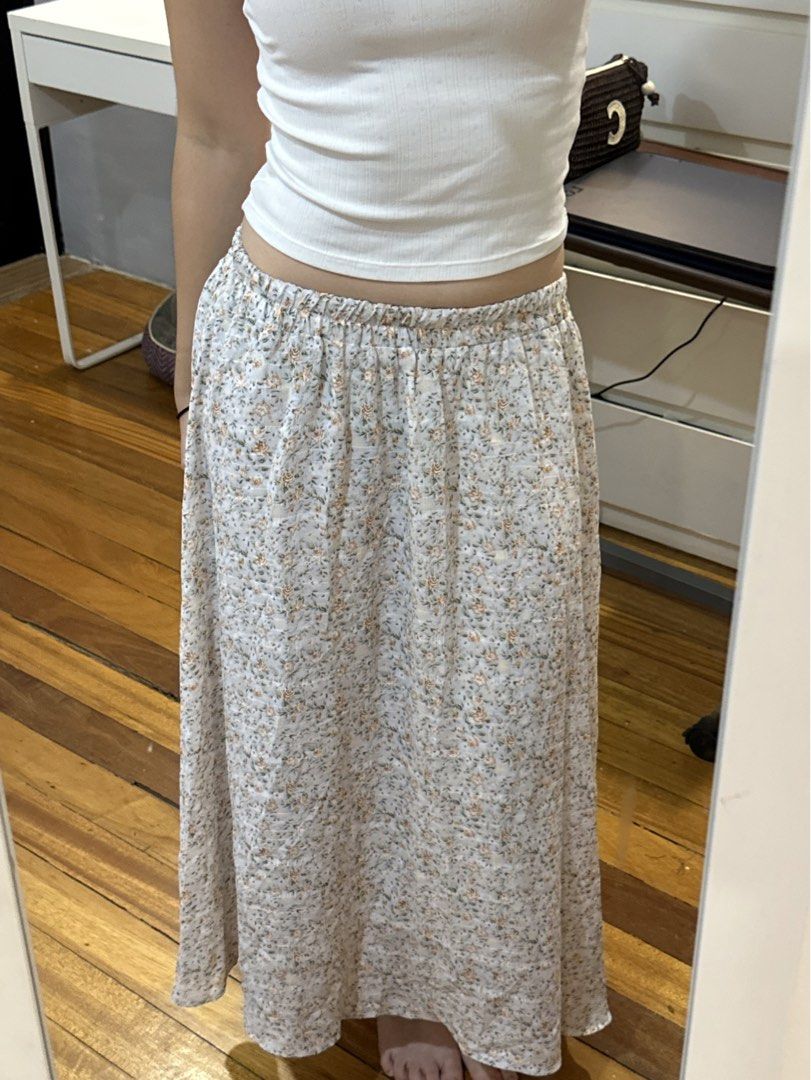Long Floral Skirt (Category: Skirts) located in Paranaque City. Submitted by celinegab (Listing ID 1462190456, Image 1). Description: Can fit s-m (garterized).