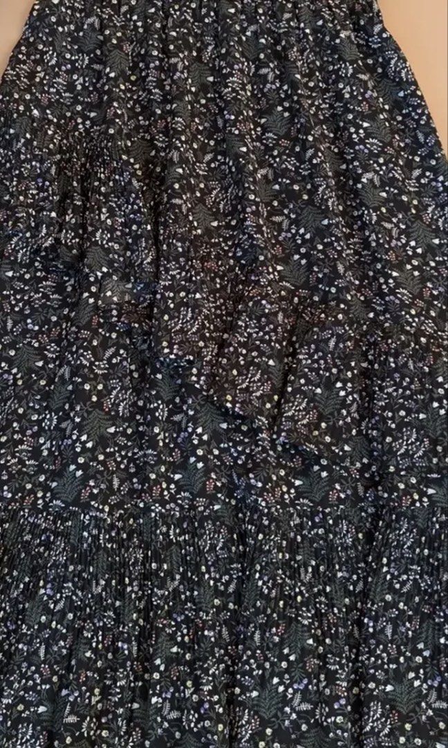 Long Ruffled Floral Skirt (Category: Skirts) located in Manila. Submitted by jannine_closet (Listing ID 1462182008, Image 2). Description: Cute Ruffled Long Skirt Fits M-L frame.