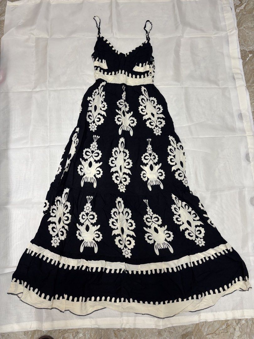 LONG SELF TIE DRESS (Category: Dresses) located in Batangas. Submitted by nishiaoui_04 (Listing ID 1462152915, Image 1). Description: Condition: Good condition 📌 No visible major stains or damage 📌 Actual item is shown in the photos 📌 Size Small - Medium 📌 Brand New (never been worn) 📌 From Shein 💌 Message me for measurements or additional photos! RFS: decluttering / no longer used.