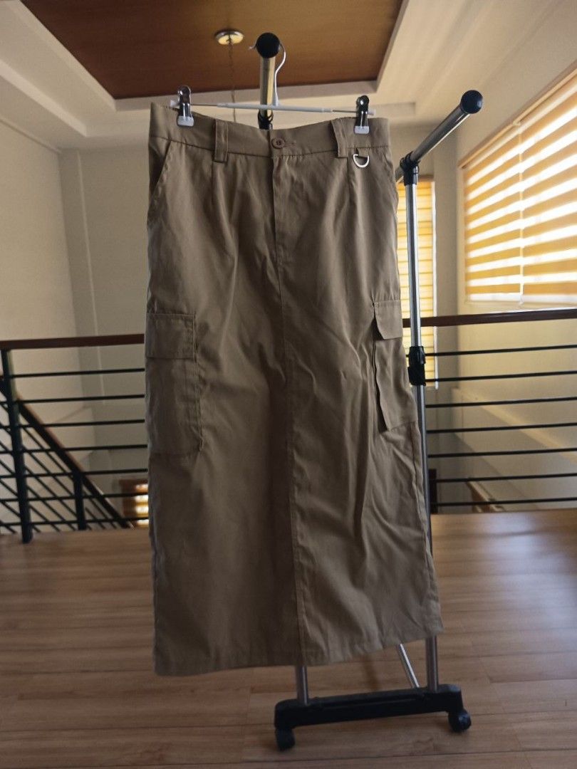 Long skirt (Category: Skirts) located in Manila. Submitted by yraeclub (Listing ID 1462089965, Image 2). Description: ♡ size: w: 32-34 l: 42.