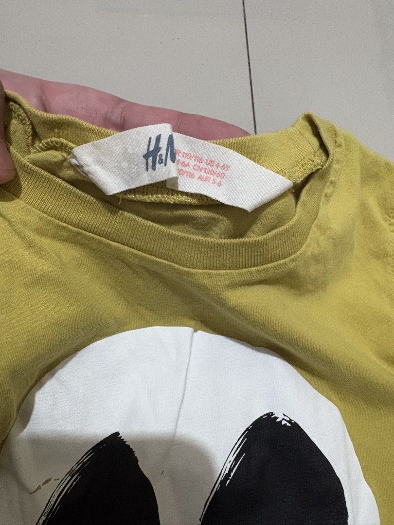 Longsleeve H&M (Category: Babies & Kids Fashion) located in Quezon City. Submitted by nissymara (Listing ID 1462198590, Image 2). Description: .