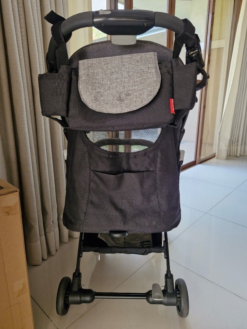 Looping Squizz 3 Stroller (Category: Strollers) located in Quezon City. Submitted by patty1681 (Listing ID 1462214032, Image 3). Description: -with box and travel bag -used in PH malls only.