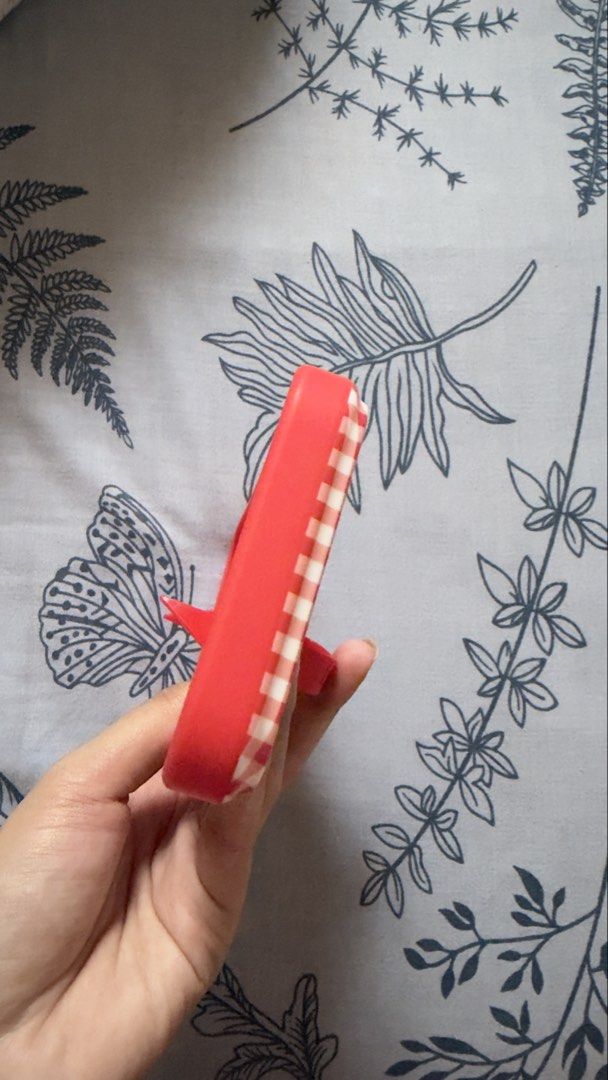 Loopy Red Gingham 17 pro max case (Category: Cases & Sleeves) located in Makati City. Submitted by ilinjoys (Listing ID 1462070614, Image 2). Description: .
