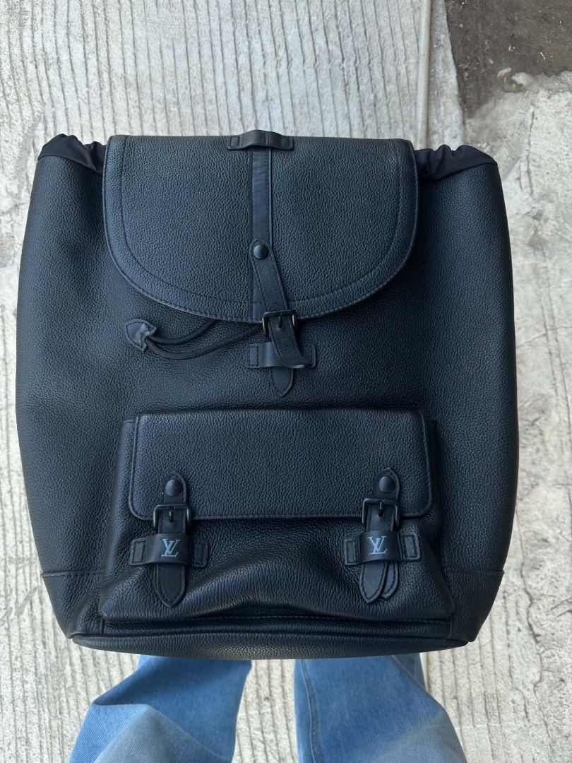 Louis Vuitton Christopher Slim Backpack (Category: Backpacks) located in Alburquerque. Submitted by boting14 (Listing ID 1462044072, Image 1). Description: No issue galing (UAE).