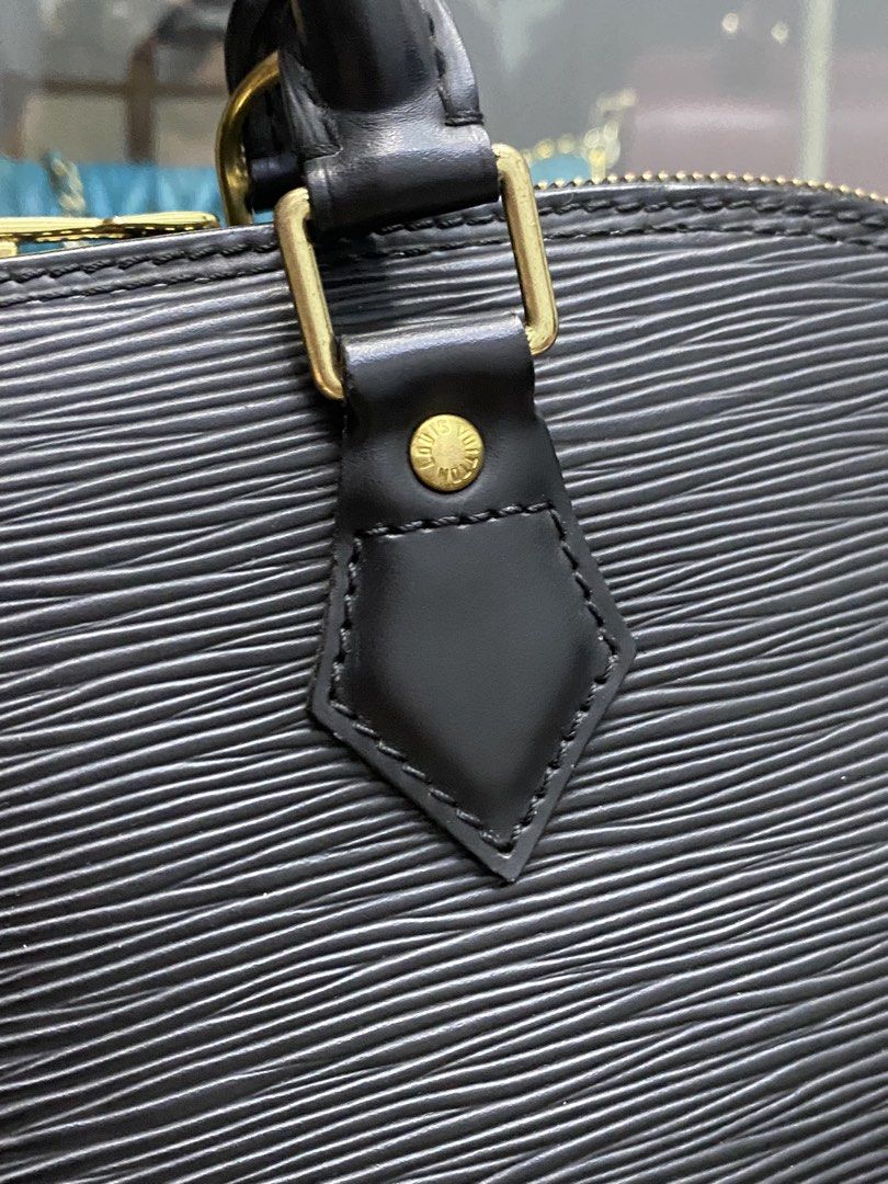 LOUIS VUITTON LV epi alma (Category: Announcements) located in San Mateo. Submitted by kluxuryy (Listing ID 1462091285, Image 3). Description: OFFER YOUR PRICE NEGOTIABLE Auth💯.