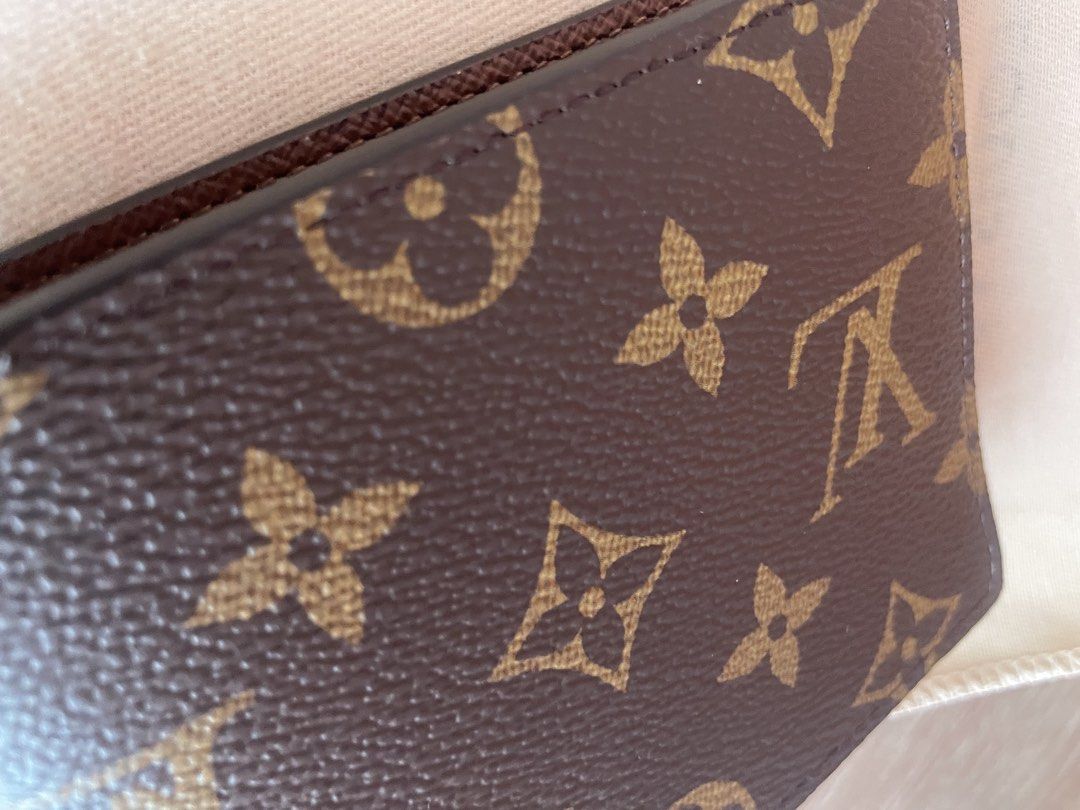AUTHENTIC BRAND NEW Louis Vuitton Monogram Bifold Wallet (Category: Luxury Bags & Wallets) located in Quezon City. Submitted by aalau96 (Listing ID 1462054457, Image 3). Description: Original price is PHP 33,000.00 Selling for PHP 29,000.00 Price for negotiation. .