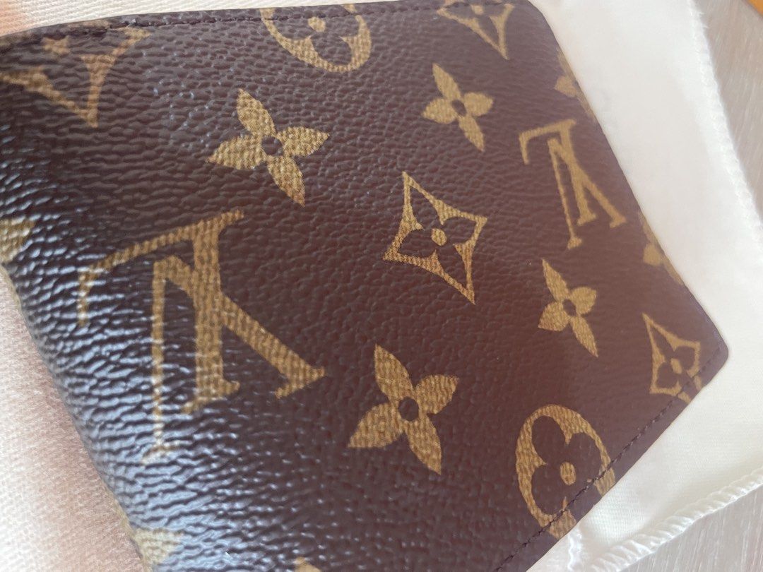 AUTHENTIC BRAND NEW Louis Vuitton Monogram Bifold Wallet (Category: Luxury Bags & Wallets) located in Quezon City. Submitted by aalau96 (Listing ID 1462054457, Image 2). Description: Original price is PHP 33,000.00 Selling for PHP 29,000.00 Price for negotiation. .