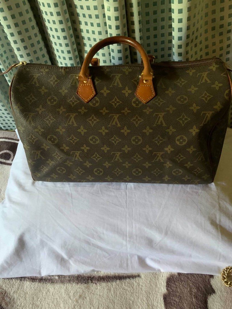 Louis Vuitton Speedy Monogram Canvas Handbag (Category: Luxury Bags & Wallets) located in Manila. Submitted by notjaneahe05680 (Listing ID 1462072657, Image 1). Description: - Classic Louis Vuitton Speedy bag - Monogram canvas exterior - Leather handles and trim - Zipper closure - Date code: SP0037 - Timeless piece, great for daily use or travel Rush sale! Original! No issues.