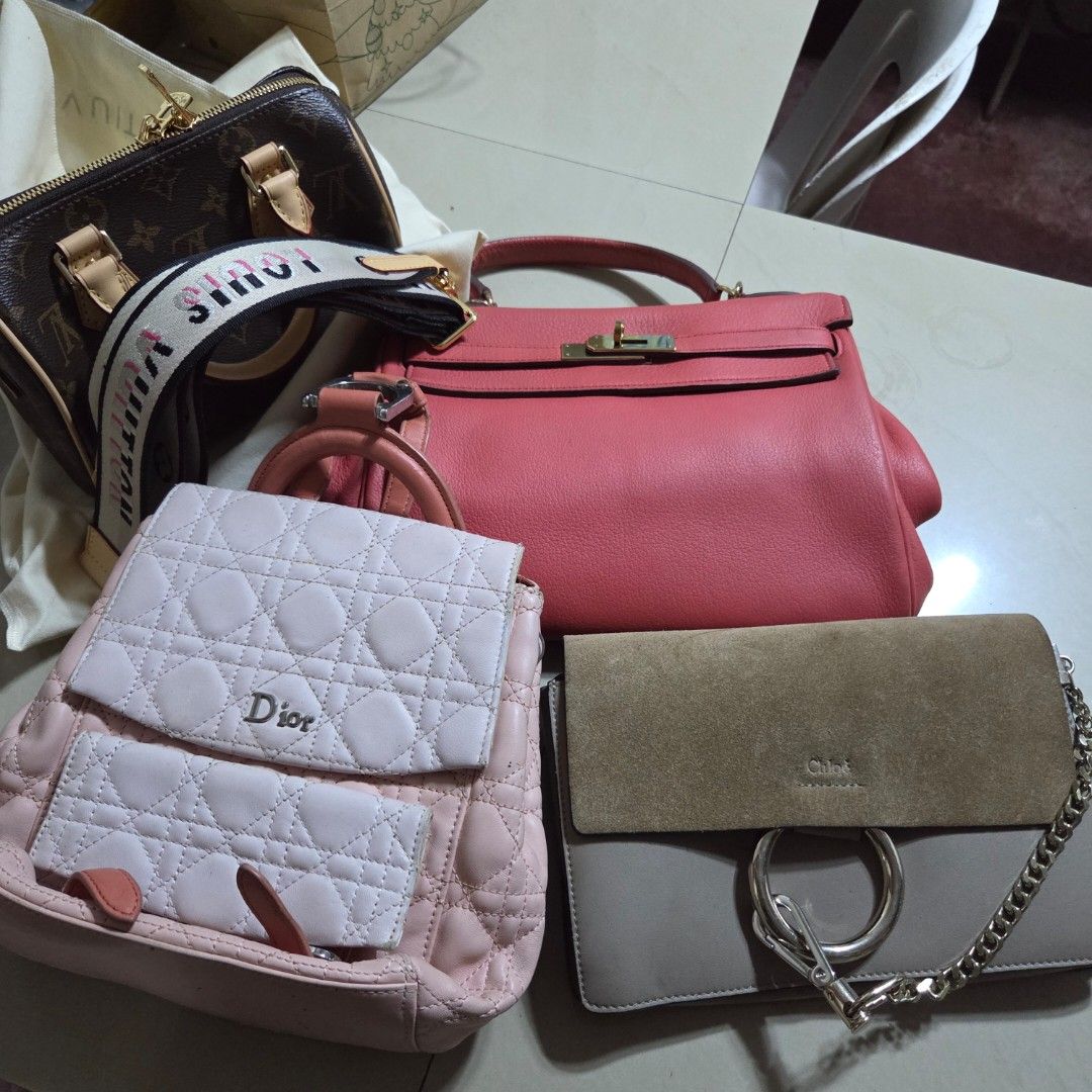 Louis Vuitton Speedy Monogram Canvas Handbag (Category: Luxury Bags & Wallets) located in San Mateo. Submitted by liezelsells (Listing ID 1462151379, Image 2). Description: 2.5k PLUS SF. (FREE 3 BAGS) • Classic Louis Vuitton Speedy Bag ❗️FREE 3 BAGS (Handbag, Backpack, Crossbody. Branded Coded Bags - WITH ISSUES) ❗️ • Coded. EXCELLENT CONDITION. LIKE NEW. • Comes With a Dust Bag, Keys, And Papers. Location: San Mateo, Rizal MOP: GCash. NO COD. Co