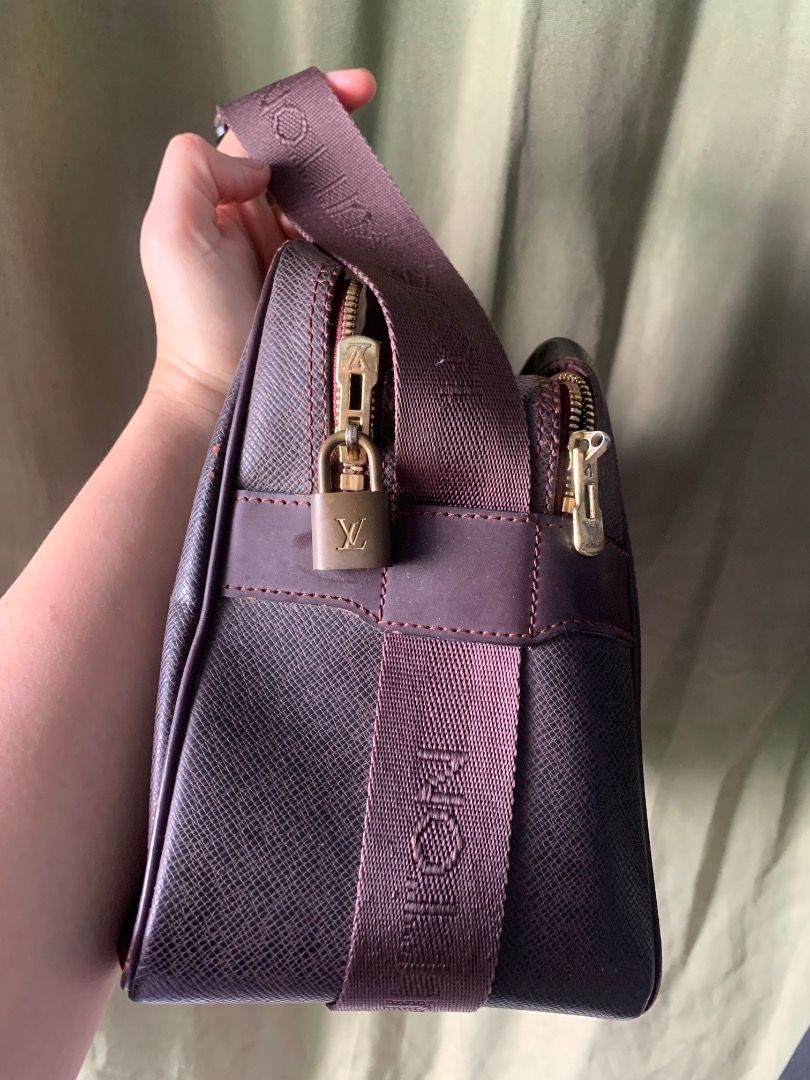 Louis Vuitton Taiga Reporter PM (Category: Luxury Bags & Wallets) located in Caloocan City. Submitted by yzla657 (Listing ID 1462048437, Image 3). Description: Bag Details & SpecificationsMaterial: Durable embossed Taiga leatherDesign: Crossbody bag with an adjustable flat strapClosures: Double top zip closuresPockets: Exterior slip pocket and interior slip pocketDimensions: Approximately 28–29 cm (length) x 20–21 cm (height) x 13–14 cm (depth).