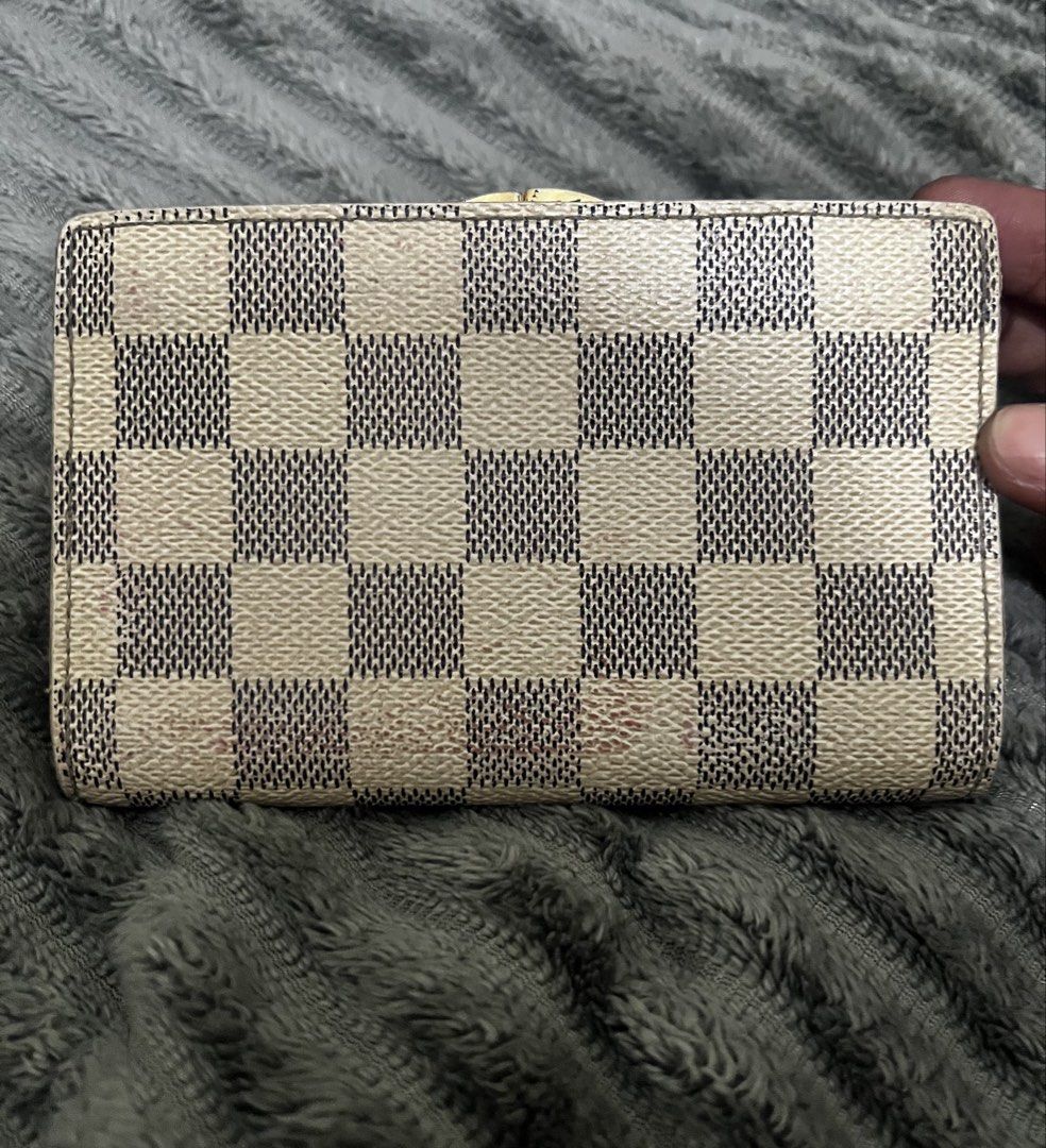 Louis Vuitton wallet (Category: Wallets & Card holders) located in Valenzuela. Submitted by dianzskiyo (Listing ID 1462182501, Image 2). Description: 📍SELF - AUTHENTICATION📍 LOCATION : VALENZUELA 🎀AVAILABLE! SOLD ITEMS ARE MARKED OR DELETED🎀 Preloved 📍 what you see is what you get 📍 Managed ur expectation - this is preloved 📍 Slightly negotiable 📍 All details were already posted (pls check photos para iwas sa redundant na tanong 😉) 📍 Co