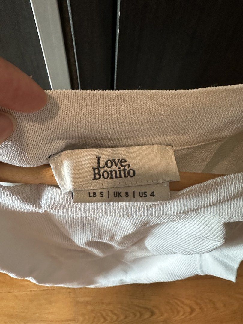Love Bonito White Ribbed Tank Top (Category: Sleeveless) located in Manila. Submitted by cnik8 (Listing ID 1462109631, Image 3). Description: - Brand: Love, Bonito - Color: White - Material: Ribbed fabric - Neckline: Square - Straps: Thick -Sleeveless.