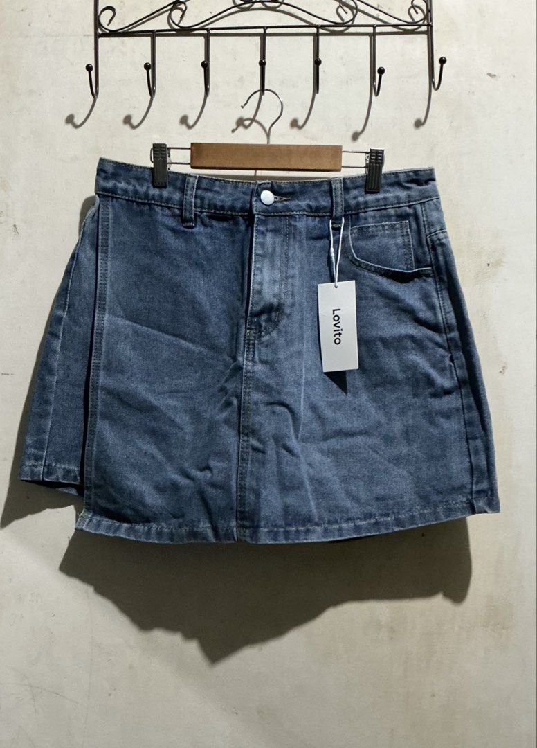 LOVITO DENIM SKORT (Category: Other Bottoms) located in Dagupan City. Submitted by trendies_collection (Listing ID 1462075405, Image 1). Description: Brand new with pouch and hang tag Large on tag, 31-32 inches waistline Working lahat ng pockets No issue.
