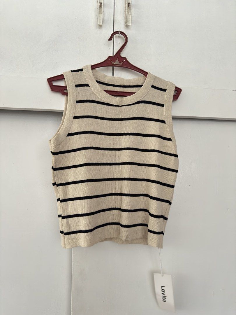Lovito Top (Category: Sleeveless) located in Paranaque City. Submitted by ynaah_ (Listing ID 1462125592, Image 1). Description: Brand New Lovito Sleeveless Top - fits small to medium - with tag dm for more details.