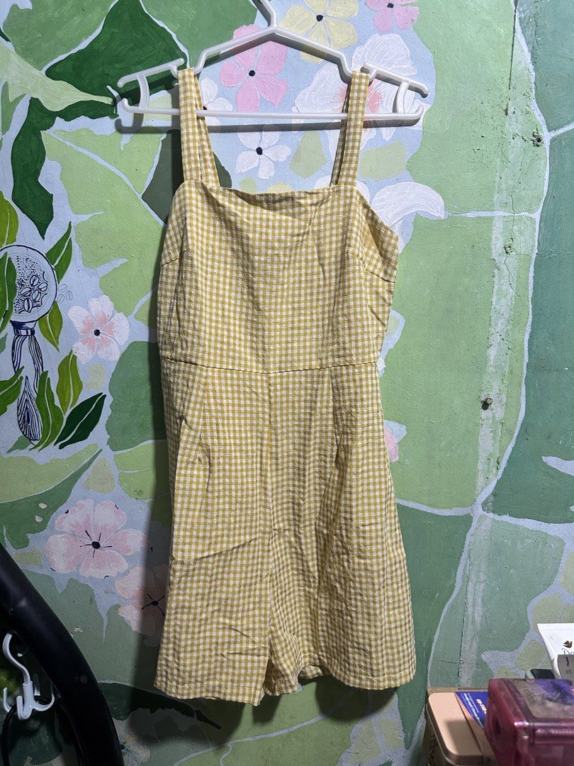 Lovito Yellow Gingham Square Neck Romper with Belt (Category: Rompers) located in Manila. Submitted by edgiedge (Listing ID 1462049093, Image 3). Description: Rompers yellow size S ₱50 📍Tondo.