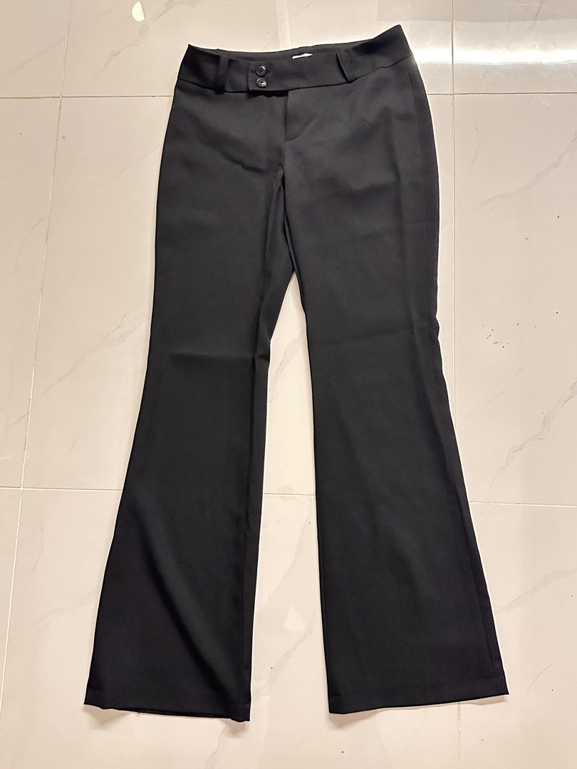 Low rise Black Flare Trousers ✨ (Category: Other Bottoms) located in Manila. Submitted by vccustods339 (Listing ID 1462055803, Image 2). Description: Rfs: too small on me Almost like new! Sinukat lang, but never worn, bought online. Masyadong small sa akin huhu but the actual fit is very flattering! Low waisted Please Message me for inquiries! 💓.
