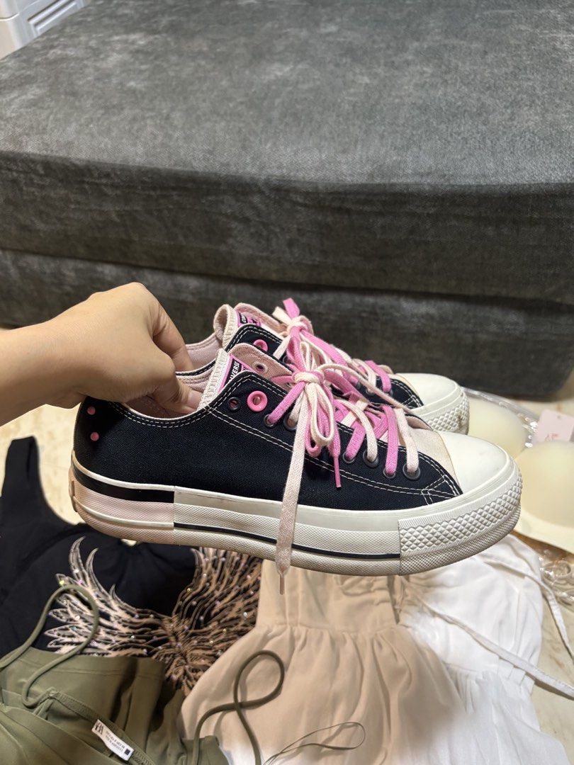 Lowcut pink converse(authentic) (Category: Sneakers) located in Manila. Submitted by deexieserra (Listing ID 1462081818, Image 2). Description: lightly used lang wala pa siyang heel drag Comfy to wear Authetic Saw it sa website 69$ padin siya around 4k+ Size: 39 (24.5cm).