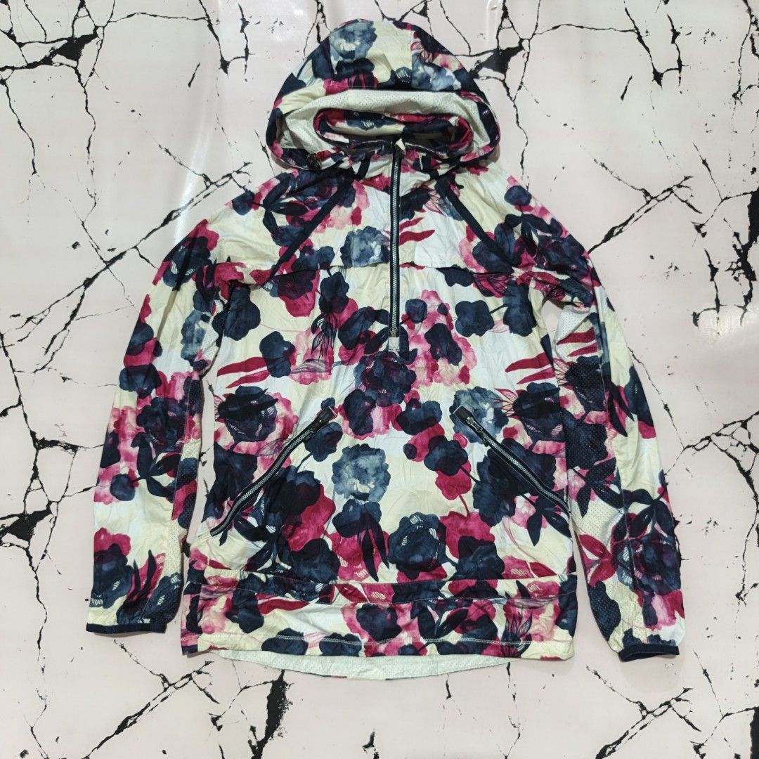 LULULEMON (Category: Activewear) located in Cebu City. Submitted by papart1993 (Listing ID 1462117645, Image 3). Description: LULULEMON MISS MISTY PULL OVER INKY FLORAL GHOST BUMBLE BERRY PACKABLE WINDBREAKER SIZE 6 19 W 28 L 📩 CEBU LOCATION.