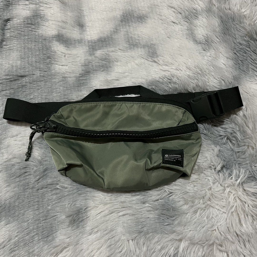 Lululemon All Day Essentials Belt Bag (Category: Belt bags, Clutches and Pouches) located in Alubijid. Submitted by rstylthrft (Listing ID 1462204301, Image 1). Description: .