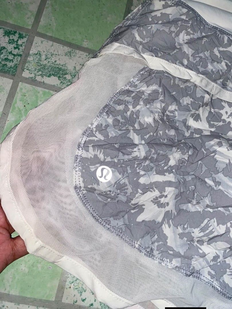 Lululemon Hotty Hot Skirt (Category: Activewear) located in Toledo. Submitted by marianallidapse1994 (Listing ID 1462190933, Image 3). Description: Lulul3mon Hotty Hot Skirt Mesh overlay good as new color transfer on mesh Dot 8 bet nitooooo pang PICKLEBALL NYOO.