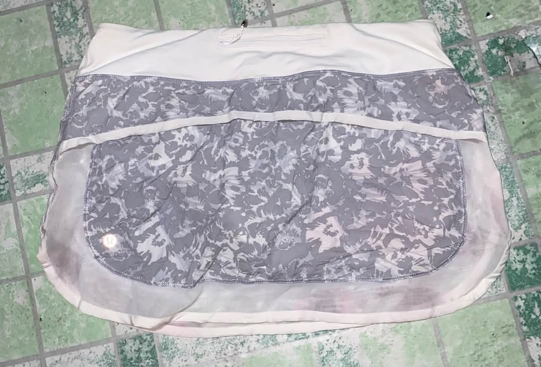 Lululemon Hotty Hot Skirt (Category: Activewear) located in Toledo. Submitted by marianallidapse1994 (Listing ID 1462190933, Image 2). Description: Lulul3mon Hotty Hot Skirt Mesh overlay good as new color transfer on mesh Dot 8 bet nitooooo pang PICKLEBALL NYOO.