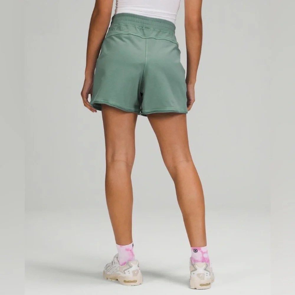 Lululemon LA Side Panel High-Rise Short (Category: Shorts) located in Davao. Submitted by lwndvo (Listing ID 1462232927, Image 1). Description: Lululemon LA Side Panel High-Rise Short Excellent UC Dimensions: Waist: 30-36 Length: 14 Issue/s: Need wash Price: 699 + shipping .