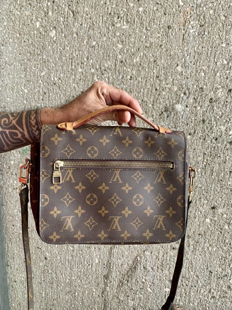 LV Metis Medium (Category: Shoulder Bags) located in General Santos City (Dadiangas). Submitted by h_thrift_luxxe (Listing ID 1462075722, Image 2). Description: Ukay source. Coded. Signs of usage. Please Manage your expectations. No crackings but has some minor flaws which is not visible..