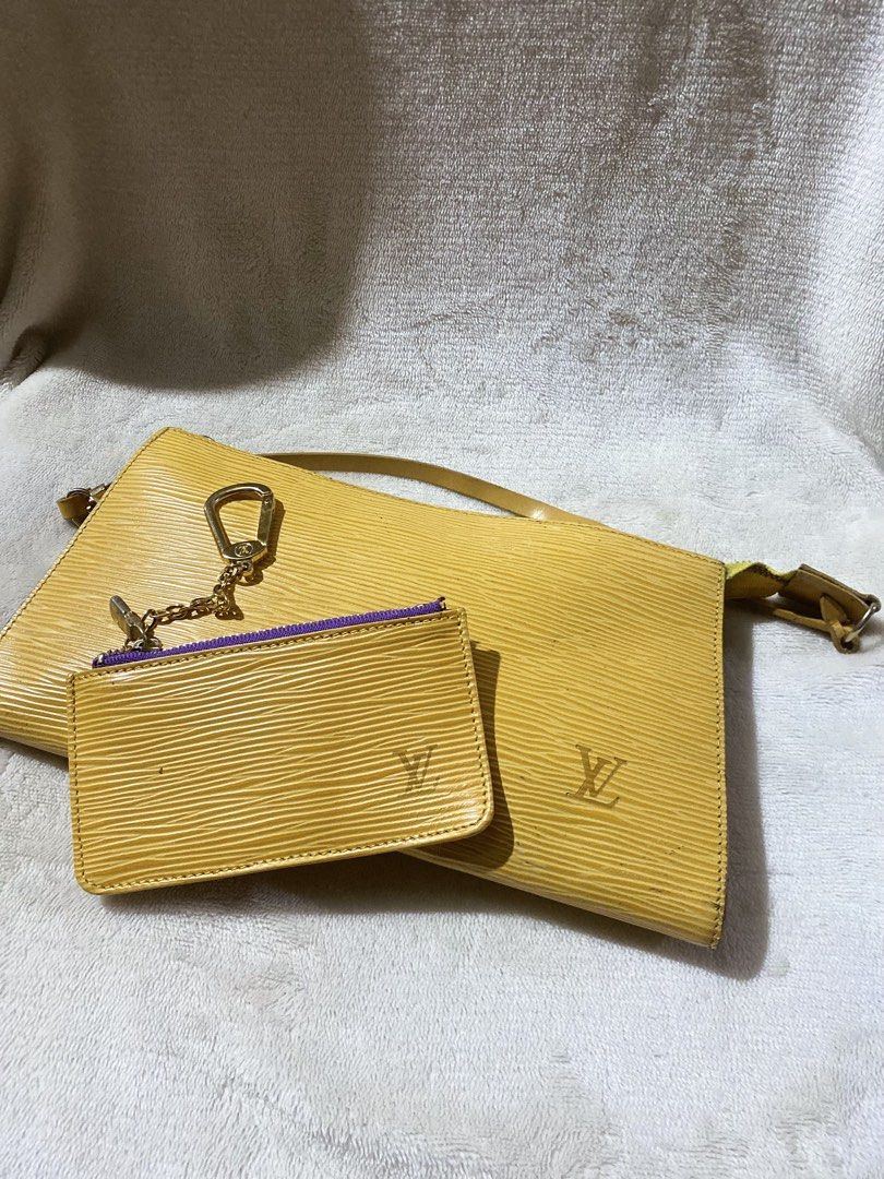 Lv pouch (Category: Luxury Bags & Wallets) located in Murcia. Submitted by cool.jacquelinebatilaran (Listing ID 1462113745, Image 3). Description: May code .